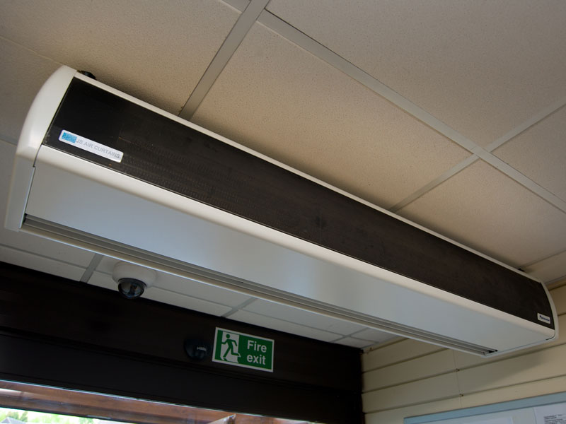 Ceiling mounted air curtain