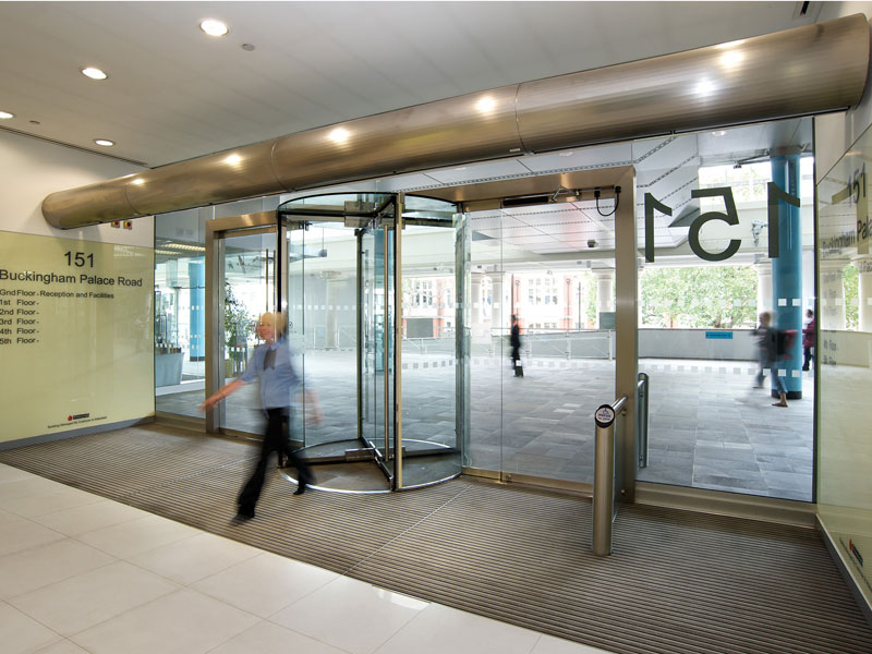 Rund air curtains at Buckingham Palace Road, London