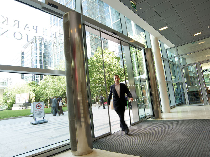 Rund air curtains at Canary Wharf, London